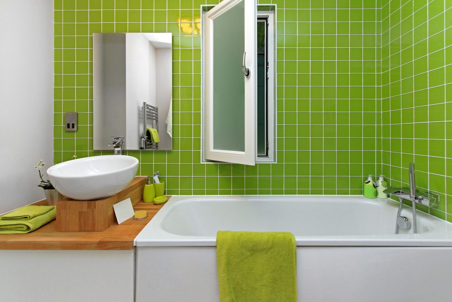baño azulejos verdes